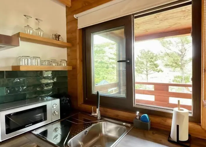 Mountain Eco Shelter 9 Funchal (Madeira)