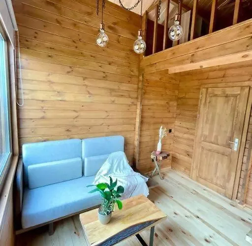 Οργανωμένο κάμπινγκ Mountain Eco Shelter 9 Φουνκάλ